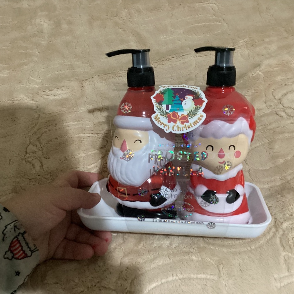 New Santa Clause Soap Dispenser and  Lotion Dispenser on Tray- Frosted Vanilla